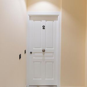 Appartement de Luxe à 2 Chambres à Coucher