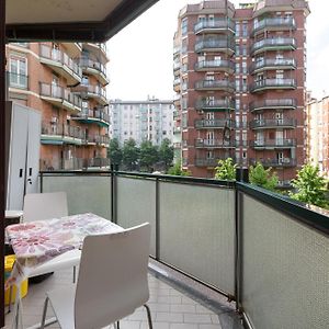 Lorenteggio-Piazza Frattini Balcony Apartment