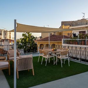 Live Life Plaka Apartment