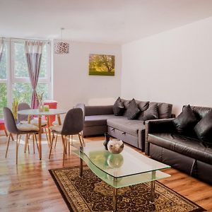 Spacious 2Bd 2Baths Apartment In Central London