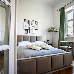 Appartement à 2 Chambres à Coucher