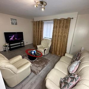 Kim33 Two Bedroom Apartment Central London