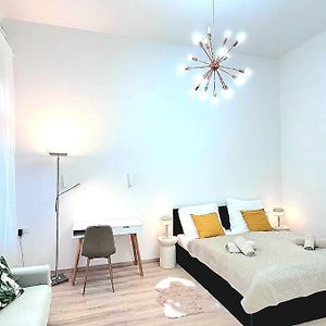 Liszt Apartment With Garage Available - Symphony 2