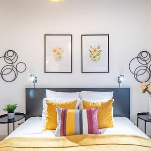 Modern Bright Central Place With Terrace