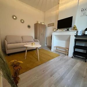 Studio Lit King-Size