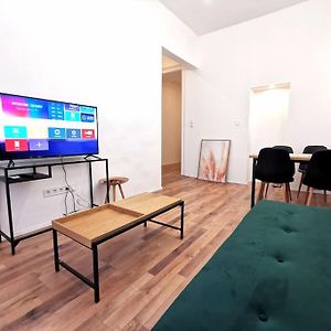 Appartement à 2 Chambres à Coucher
