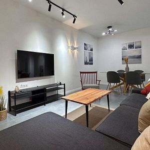 Liv - Modern Comfort Oasis In Pagrati