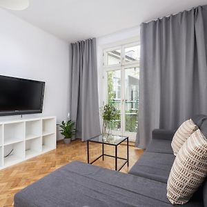 1-Bedroom Apartment With Balcony - Dluga 65