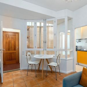 Opo Bolhao Flats By Destiny Houses