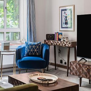 Pass The Keys - Modern Trendy Battersea Apartment