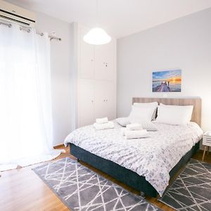 Spacious Comfortable Apartment - Gold Serenity