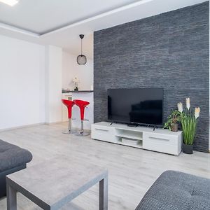 Apartment Karadzicova