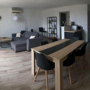 Appartement à 2 Chambres à Coucher