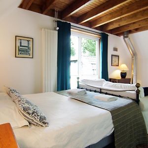 Tranquil Wooden House With Free Parking