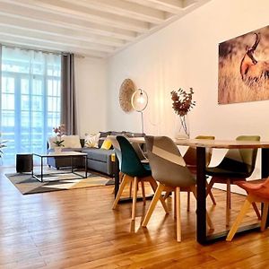 Appartement à 2 Chambres à Coucher