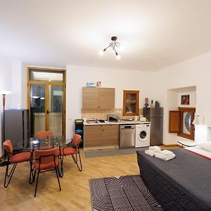 Appartement Studio à 2 Chambres à Coucher