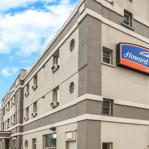 Howard Johnson By Wyndham Toronto Downtown West