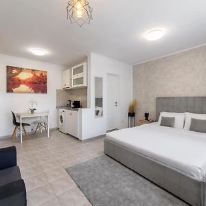 Downtown Victoria Studios By Citybookings