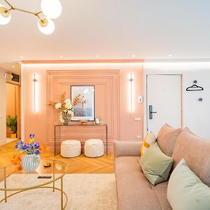 Victoriei Emerald & Pink Gems - Designer Apartments