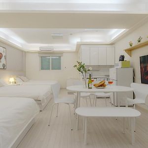 Suite à 3 Chambres à Coucher Lit King-Size