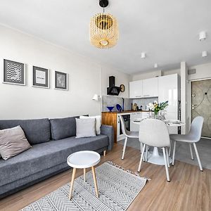 Hala Mirowska Apartment - 9Th Floor, City View - By Rentujemy