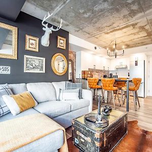 Quebec, Rustique Chic En Ville, Piscine Sur Le Toit Pour 2 A 6 Invites