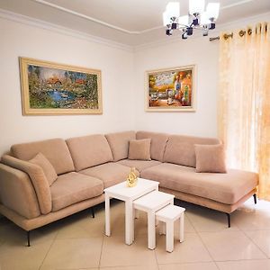 Appartement à 3 Chambres à Coucher