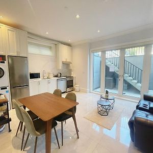 Guest Bedrooms In Vancouver West