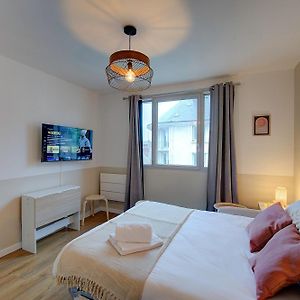 Studio Lit King-Size