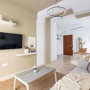 Santorini 2-Bedroom Apartment In Nea Smyrni