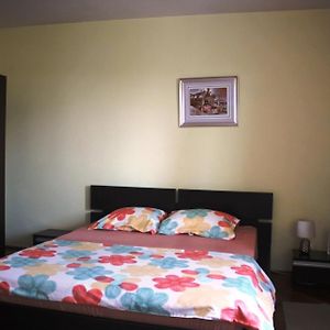 Studio Lit King-Size