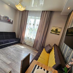 Studio Lit King-Size