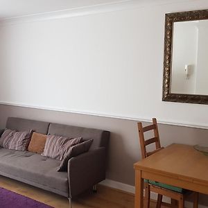 1 Bedroom Apartment On The Riverbank Near St Paul'S