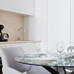 Spacious 1 Bedroom Apartment Near Baixa