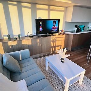 Cozy Condo In Downtown Toronto + Free Parking