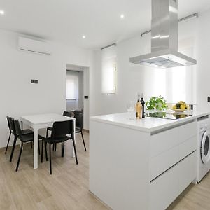 Appartement à 3 Chambres à Coucher
