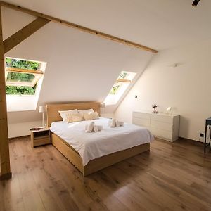 Appartement à 2 Chambres à Coucher
