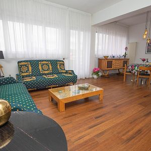 Appartement à 2 Chambres à Coucher