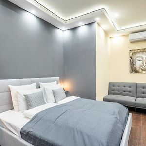 Cosy & Very Central Apartment - With Ac
