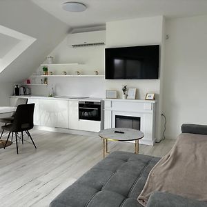 Elisabeth Residence White With Parking