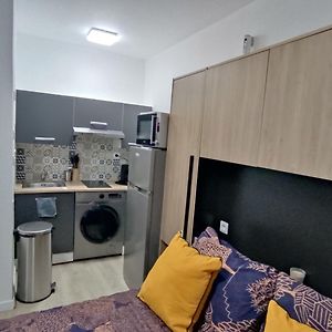 Studio Lit King-Size