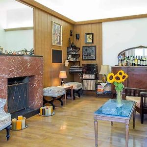 Beautiful Vintage Flat - Back Yard Garden Access