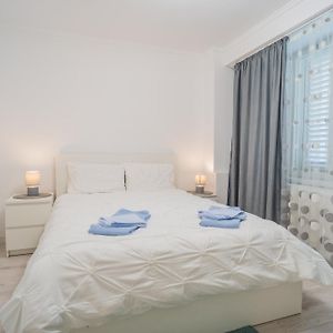 Luxury 2Br On Decebal Avenue