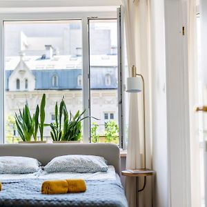 Greenpoint Hoza Apartment