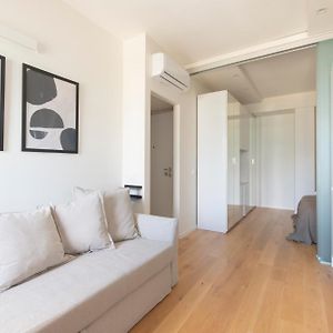 Modern & Stylish Near Isola & Central Station