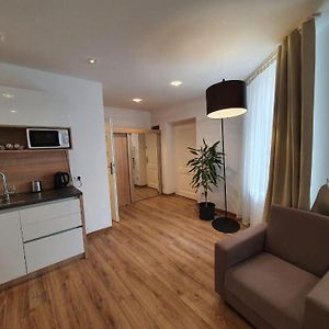 Old Town Apartments - B34