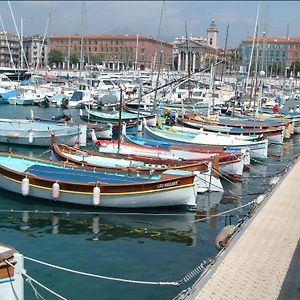 A Deux Pas Du Port Yourhosthelper