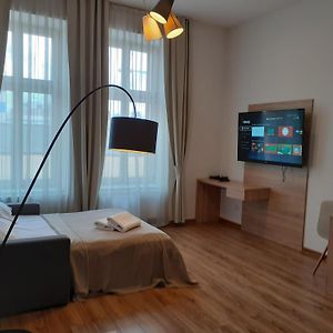 Old Town Apartments - B20