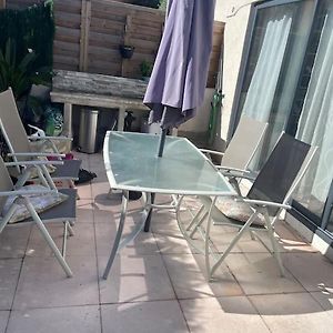 Apt Rez De Jardin Piscine Dans Residence