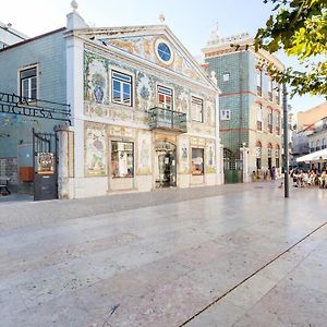 Bright 2 Bedroom Apartment With Parking In Lisbon